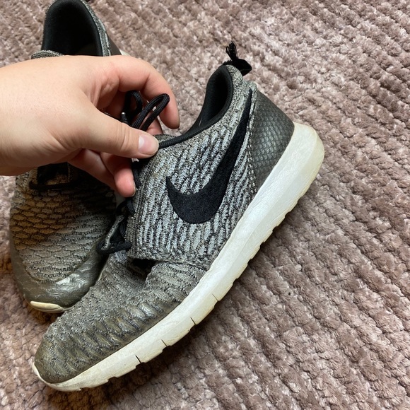 Nike Flyknit Roshe Shoe Men 7.5 - Picture 3 of 6